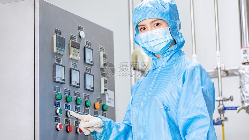 水的密度：约为1000 kg/m³